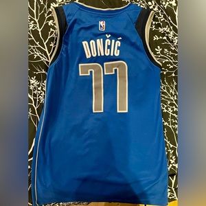 Luka Doncic Nike Swingman Jersey size large